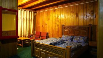 Deluxe Double Room | Soundproofing, iron/ironing board, free WiFi