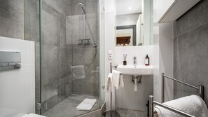 Studio (1) | Badezimmer | Dusche, Haartrockner, Handtücher