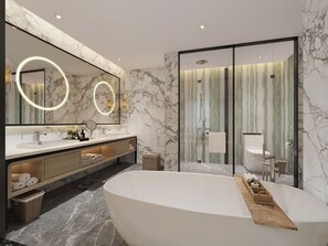 Executive suite | Badkamer | Gratis toiletartikelen, een haardroger, badjassen, pantoffels