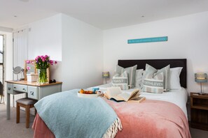 1 bedroom, individually decorated, individually furnished, free WiFi - The Loft (Helston)