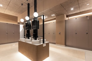 Dortoir Partagé, dortoir mixte, non-fumeurs | Salle de bain | Baignoire et douche séparées, sÚche-cheveux, serviettes fournies