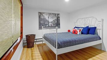 1 bedroom, desk, iron/ironing board, WiFi