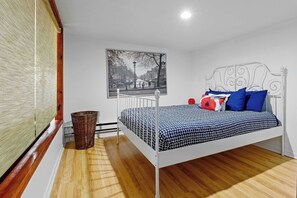 1 bedroom, desk, iron/ironing board, WiFi