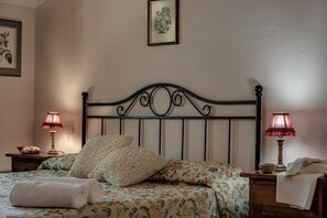 2 bedrooms, in-room safe, desk, travel crib - C3 PIENZA  (Casole d'Elsa)