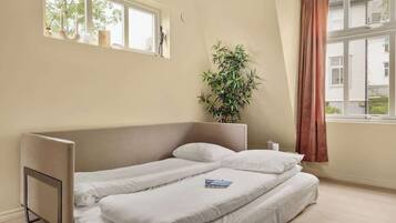 2 soverom, strykejern/-brett, reiseseng for barn og wi-fi