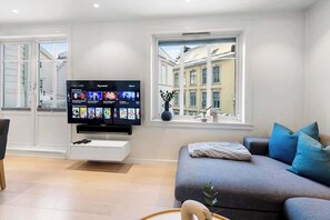 TV, lareira, escritórios