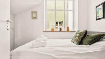 2 bedrooms, travel crib, WiFi, bed sheets