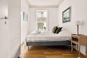 2 bedrooms, travel cot, WiFi, bed sheets