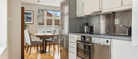 Refrigerador, horno, placa de cocina, lavavajillas