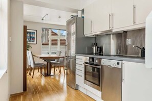 Kühlschrank, Ofen, Herdplatte, Geschirrspüler