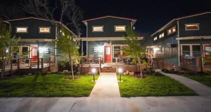 Cabin 2 - Spacious Modern Lux Cabin, Hot Tub, FirePit, Games