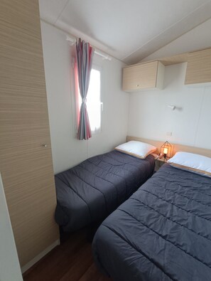 3 chambres, fer et planche à repasser