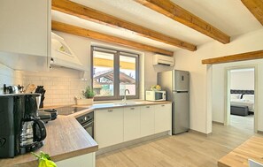 Refrigerador, horno, parrilla de estufa y lavavajillas 