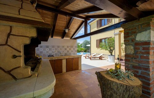 Nice apartment in Visnjan with WiFi