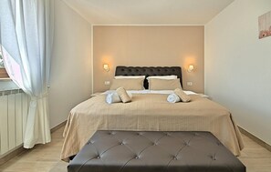 3 bedrooms, iron/ironing board, travel crib, free WiFi