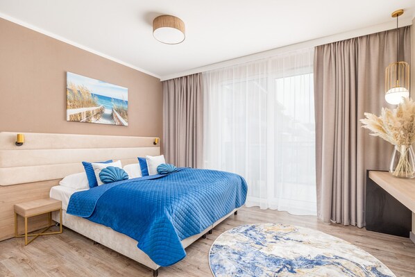 Desk, bed sheets