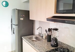 Micro-ondes, four, plaque de cuisson