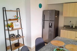 Dining - Enjoy relaxing in this charming 2BR/1BA APT (Pereira)