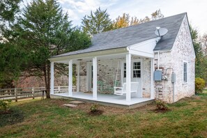 Exterior - Pet-Friendly Kent Cottage at Ivy Cottages (Charlottesville)