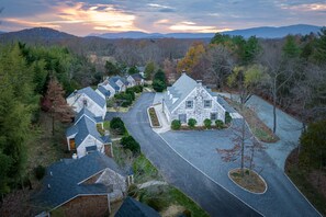 Exterior - Pet-Friendly Somerset Cottage at Ivy Cottages (Charlottesville)