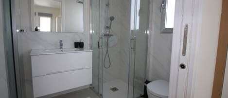 シャワー、タオル