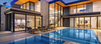 Swallow Sanctuary - A Modern Marvel in the Heart of LA