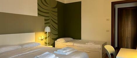 1 chambre, fer et planche à repasser, Wi-Fi, draps fournis