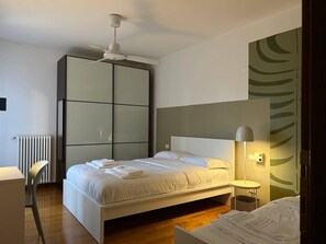 1 bedroom, iron/ironing board, travel crib, WiFi (free) - -Palio Garden Suite (Verona)