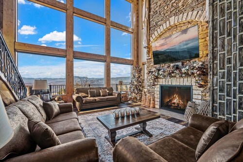 Majestic Paradise ~ Pickleball Court ~ Indoor Pool ~ Spectacular Views!