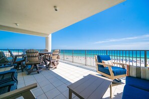 Condo, 4 habitaciones | Restaurante al aire libre