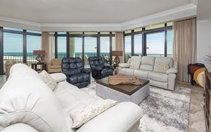 Appart'hôtel, 4 chambres | Coin séjour