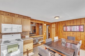 Apartment, 2 Bedrooms | Private kitchen