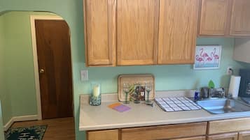 Studio | Private kitchen | Fridge, oven, coffee/tea maker, toaster