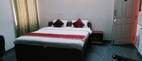 Double Room | Desk, free WiFi