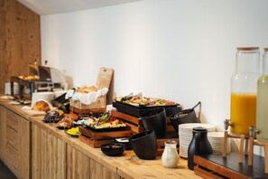 Daily buffet breakfast (EUR 12 per person) - Royal Village (Malý Slavkov)
