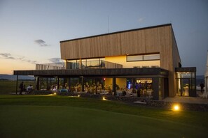 Modern European cuisine, golf course views - Royal Village (Malý Slavkov)