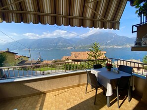 Outdoor dining - Sofia apartment near Bellagio (Lezzeno)
