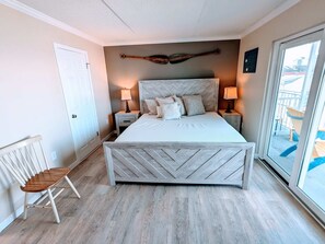 1 bedroom, desk, WiFi