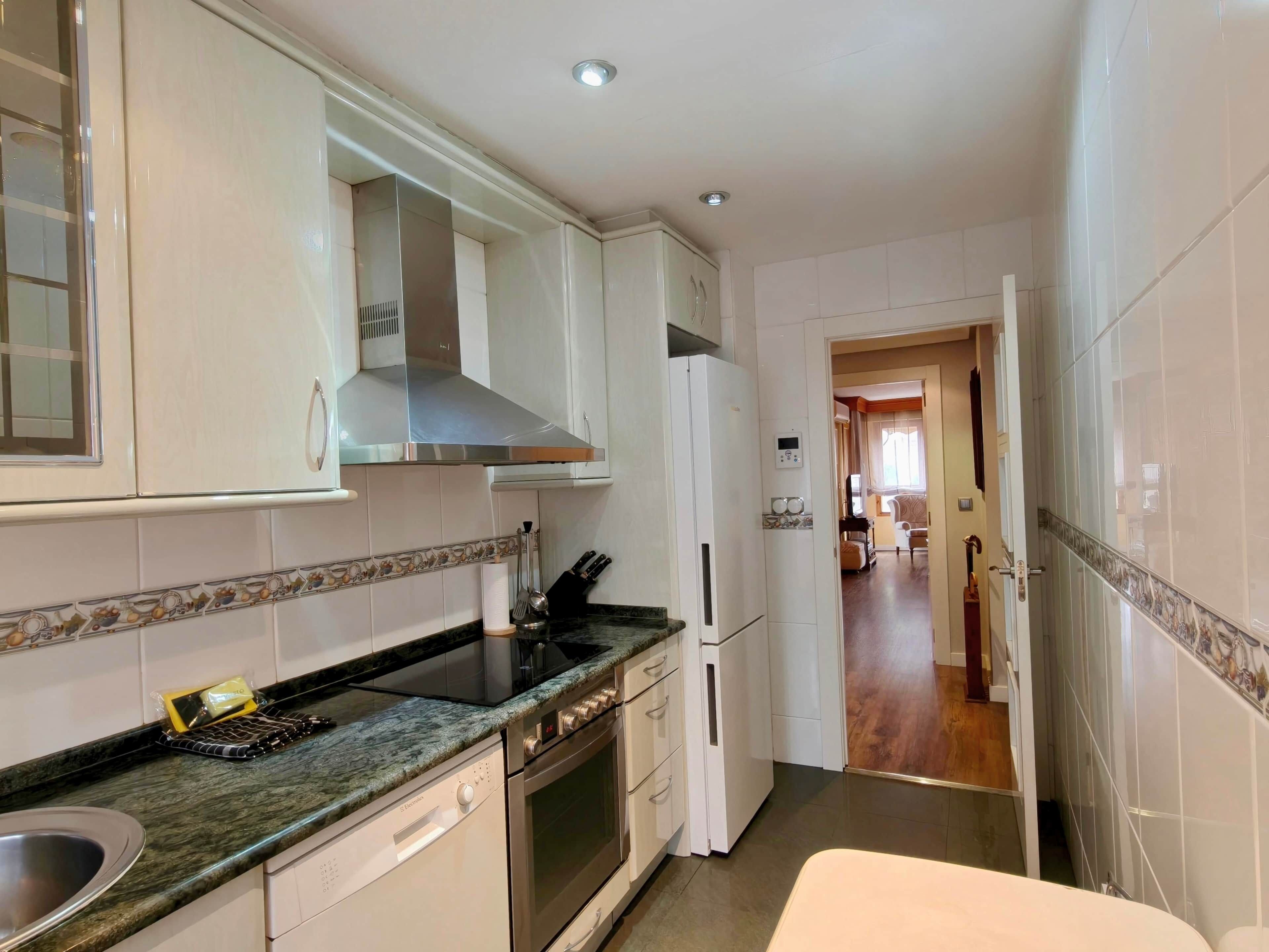 Réfrigérateur, micro-ondes, four, lave-vaisselle