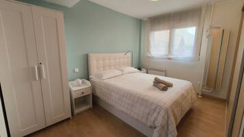 1 slaapkamer, een strijkplank/strijkijzer, reisbedje, wifi