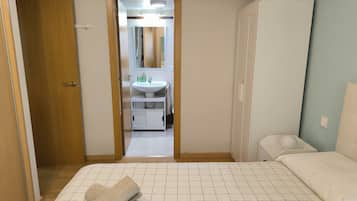 1 bedroom, iron/ironing board, travel cot, WiFi