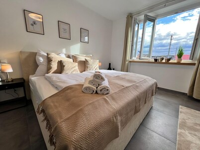 克雷姆斯主要火车站的现代酒店