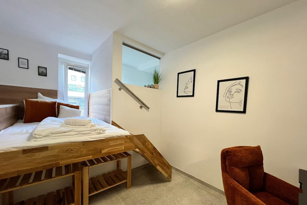 Basic Room | Desk, laptop workspace, free WiFi, bed sheets