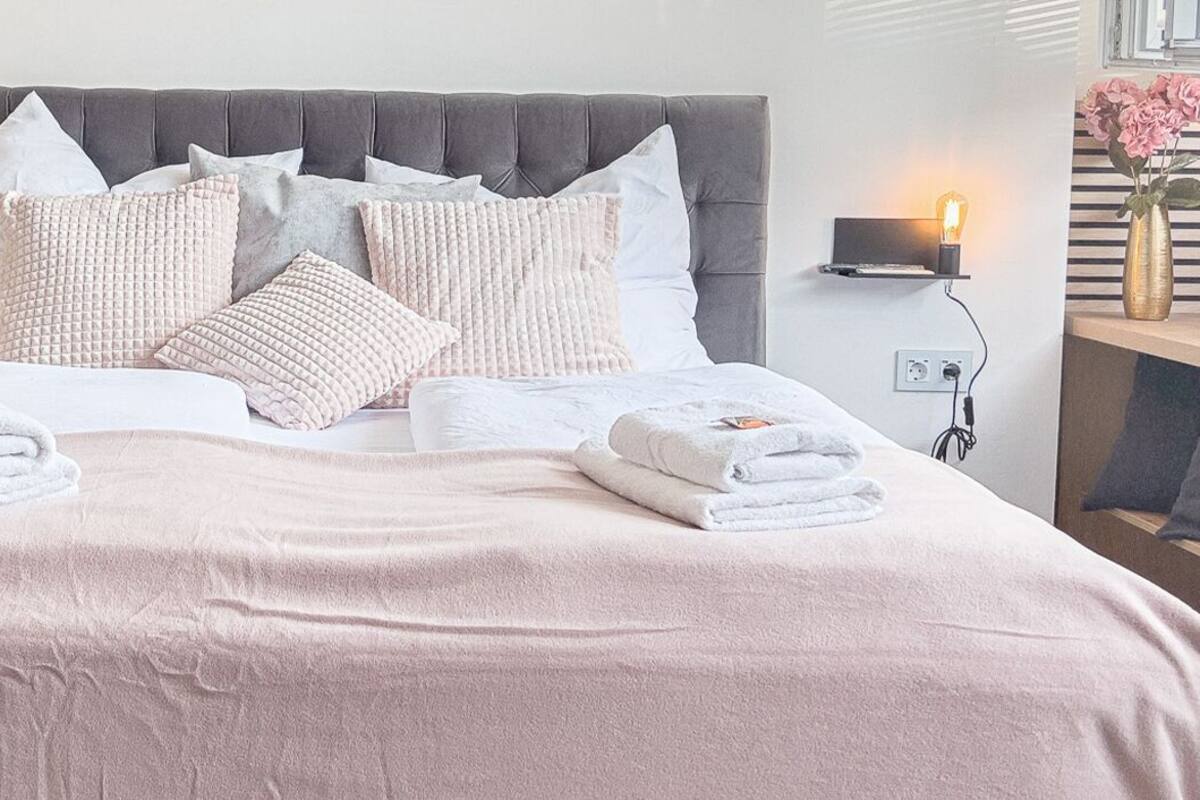 Basic Room | Desk, laptop workspace, free WiFi, bed sheets
