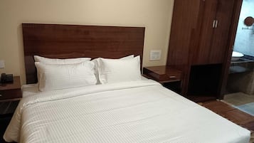 Deluxe Room | Cadar kapas Mesir, peralatan tempat tidur premium, meja, Wi-fi percuma 