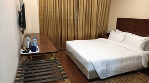 Deluxe Room | 1 bedroom, Egyptian cotton sheets, premium bedding, desk - Hotel Layalee Grande Chennai (Chennai)