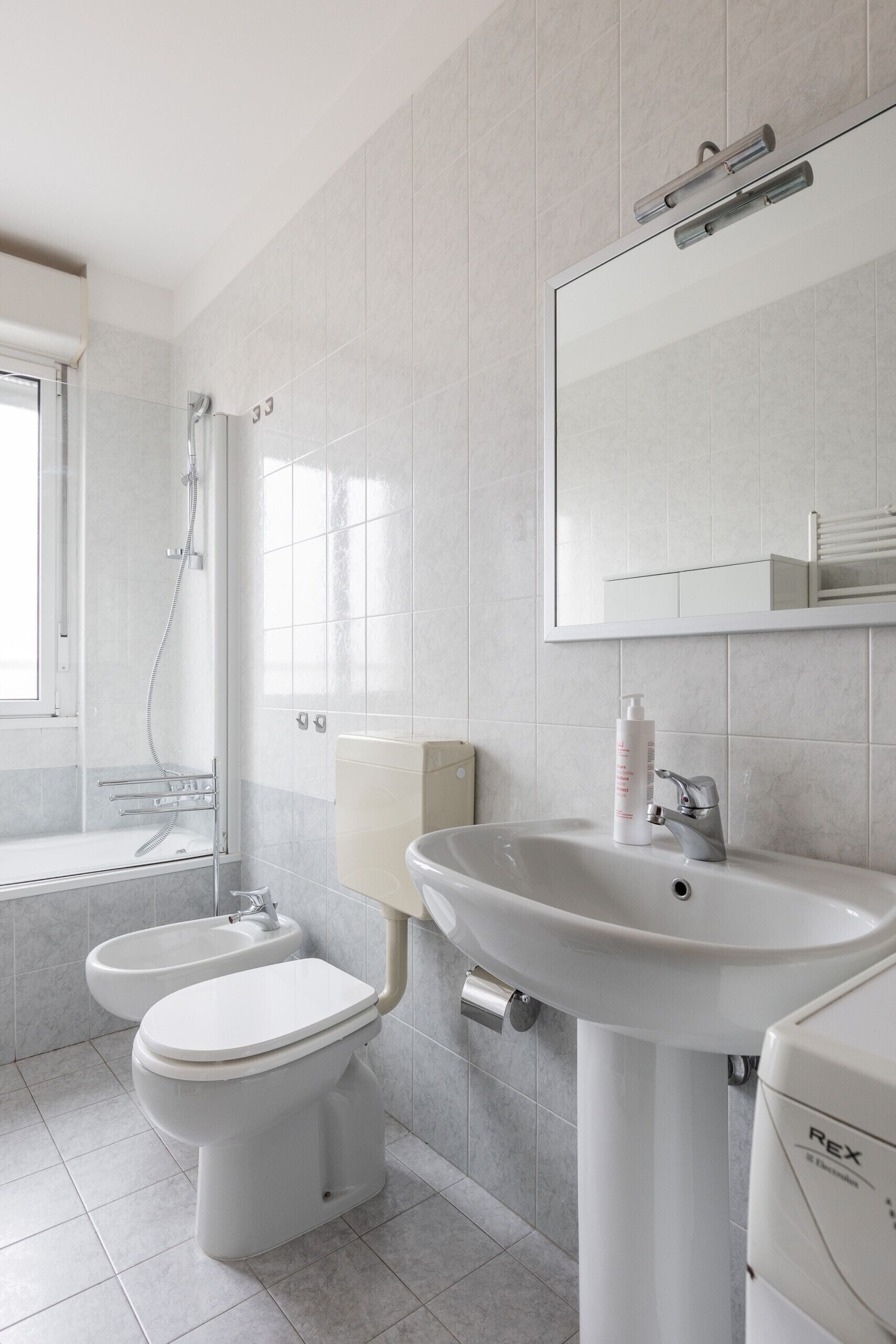 Bidet, towels, soap, shampoo