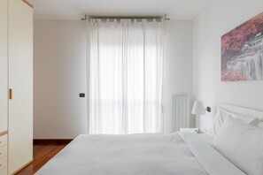 Bügeleisen/Bügelbrett, kostenloses WLAN, Bettwäsche