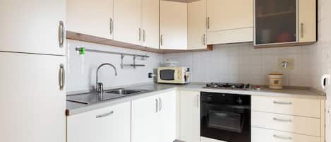 Fridge, microwave, electric kettle, cookware/dishes/utensils