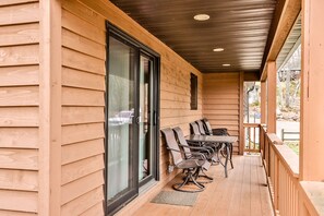 Outdoor dining - Stepaway Vacation Rentals-LCR#3 (St. Germain)